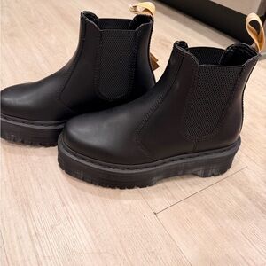 VEGAN - Black Chelsea Platform Ankle Boots - Women